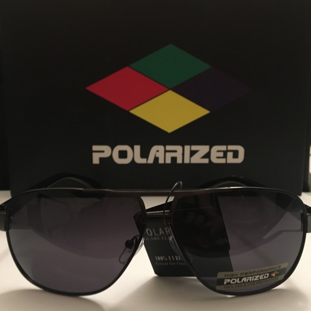 POLARIZED Unisex Chrome/Black Lens Aviators